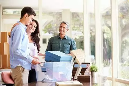 A family packing up a student's belongings.