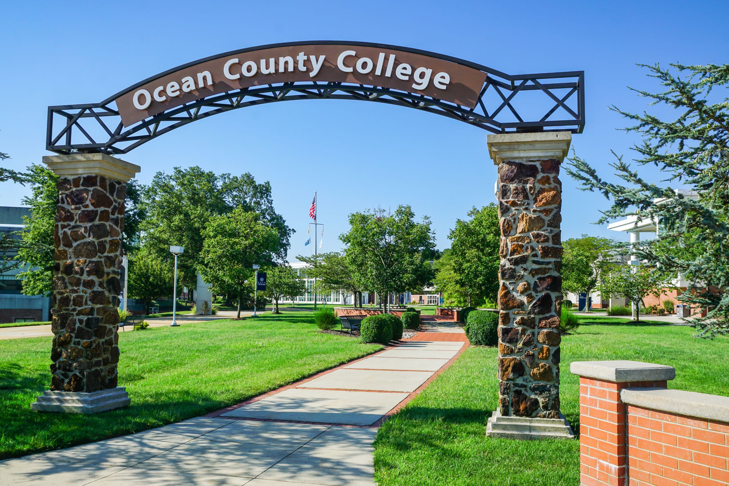 Campus arch that says Ocean County College